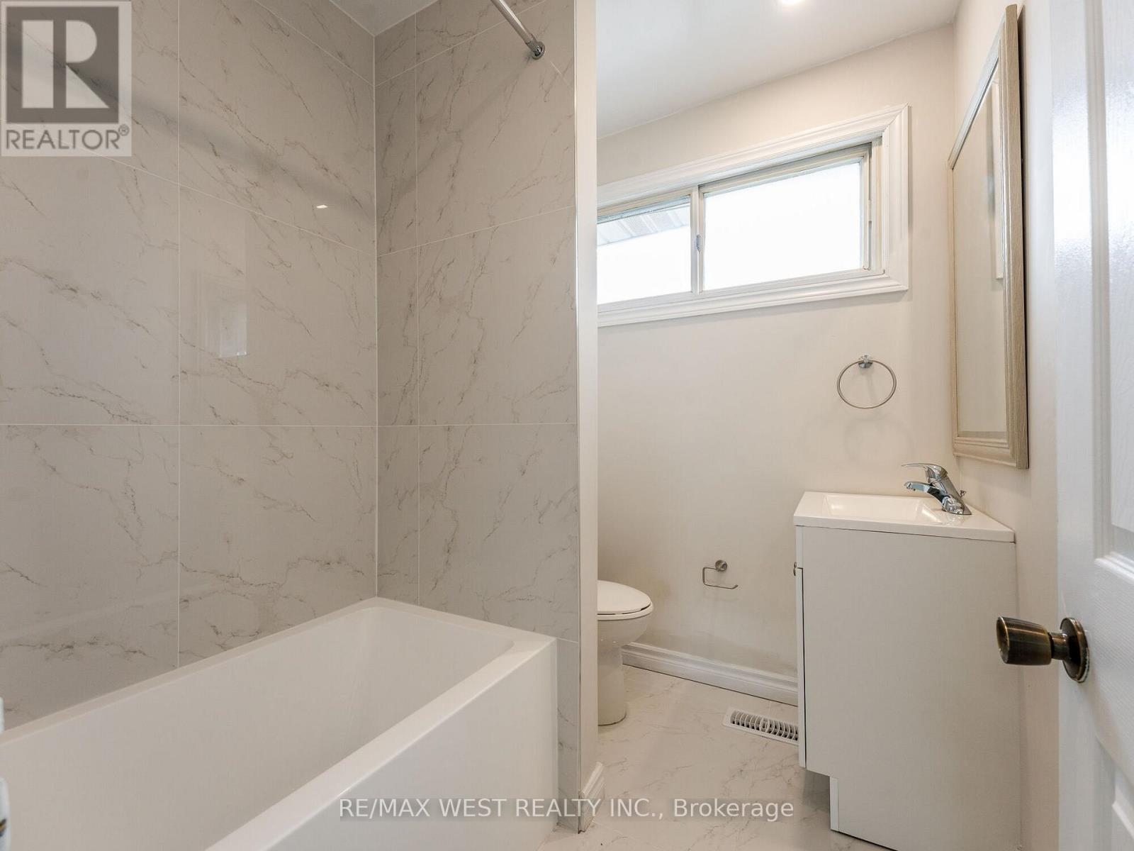 Photo 30 of 20 Perivale Crescent, Toronto ON