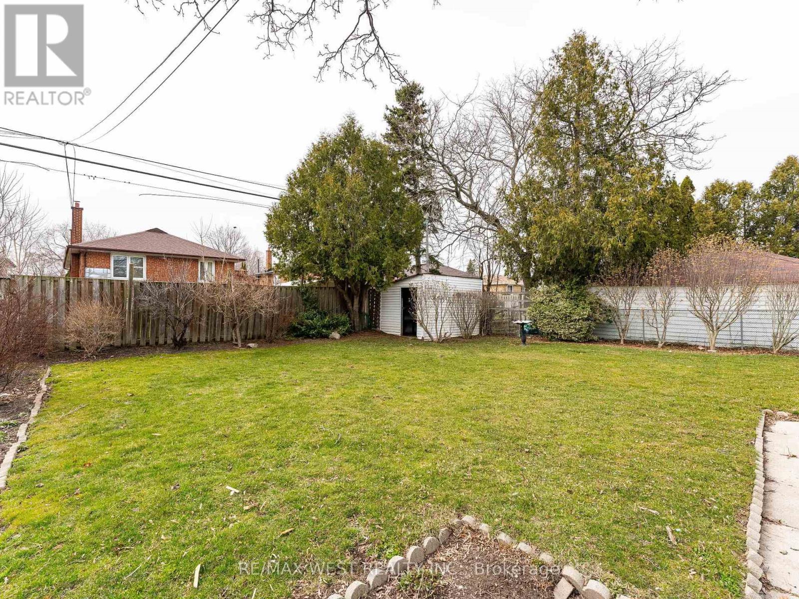 Photo 32 of 20 Perivale Crescent, Toronto ON