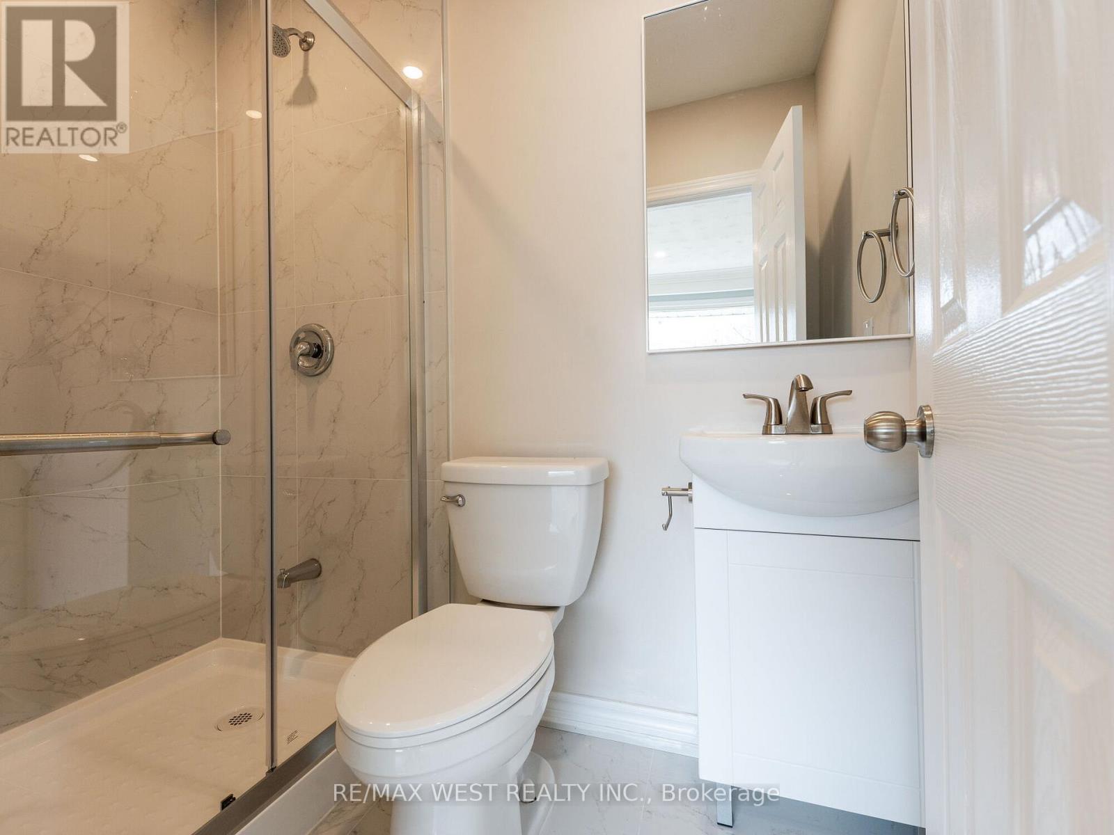 Photo 8 of 20 Perivale Crescent, Toronto ON