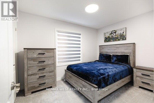 Photo 5 of 31 Frederick Taylor Way, East Gwillimbury ON