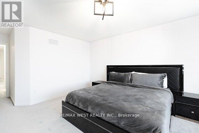 Photo 21 of 31 Frederick Taylor Way, East Gwillimbury ON
