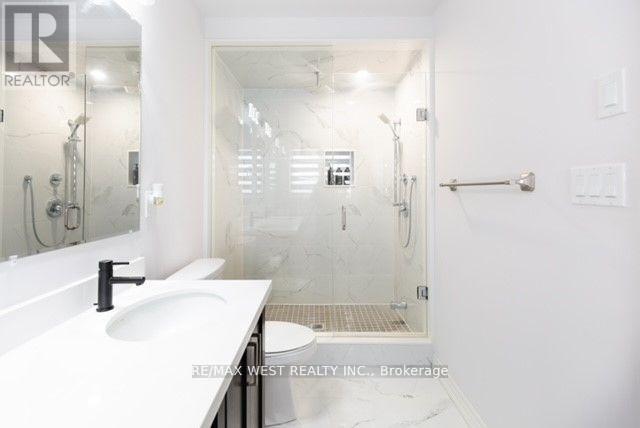 Photo 8 of 31 Frederick Taylor Way, East Gwillimbury ON