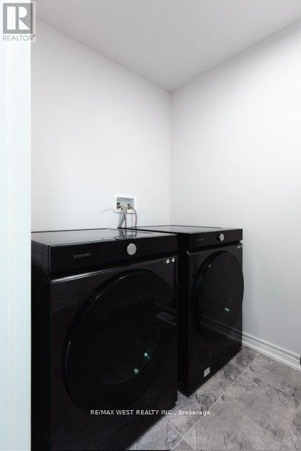 Photo 10 of 31 Frederick Taylor Way, East Gwillimbury ON