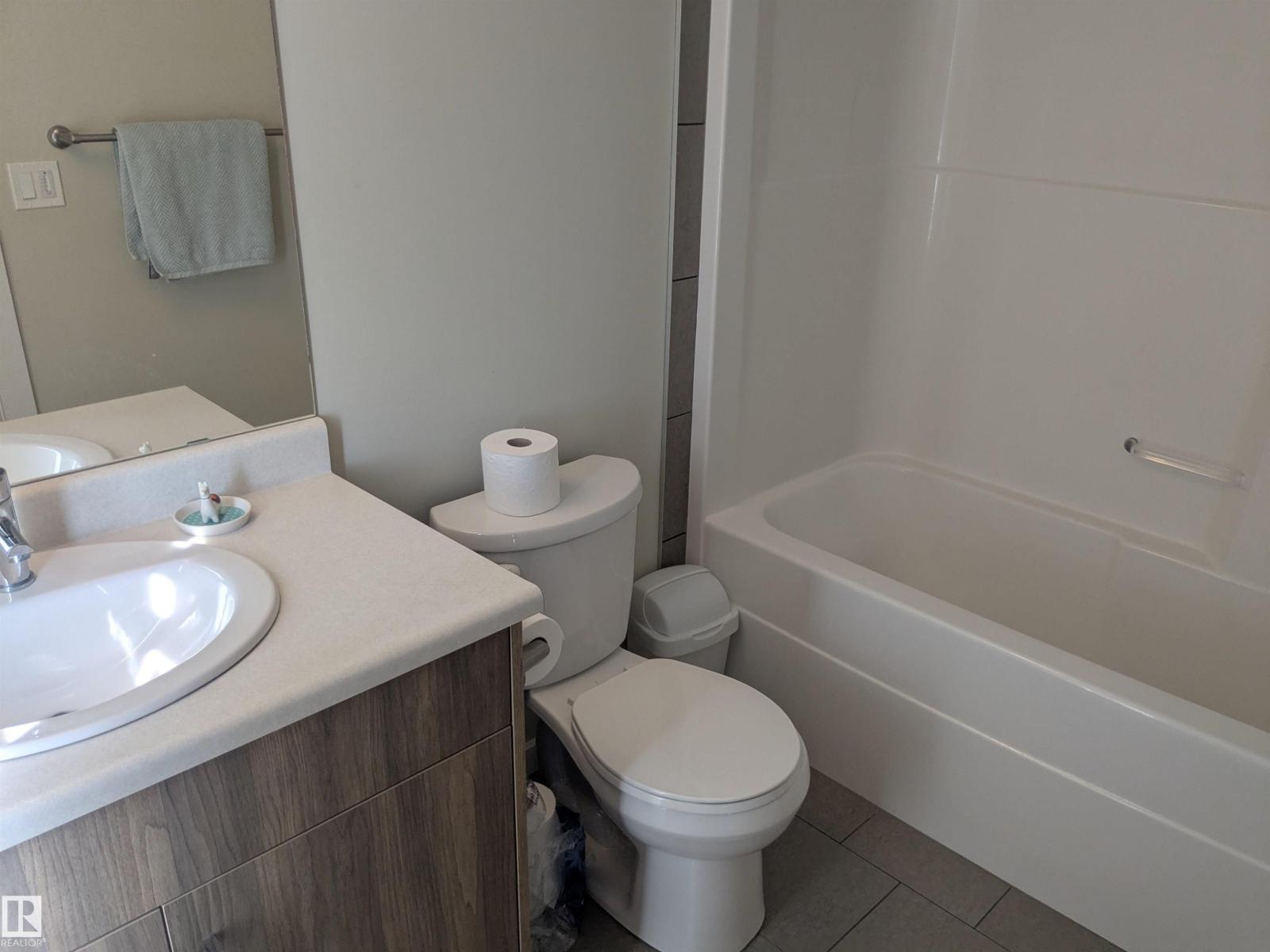Photo 20 of 43 215 Saddleback Rd Nw, Edmonton AB