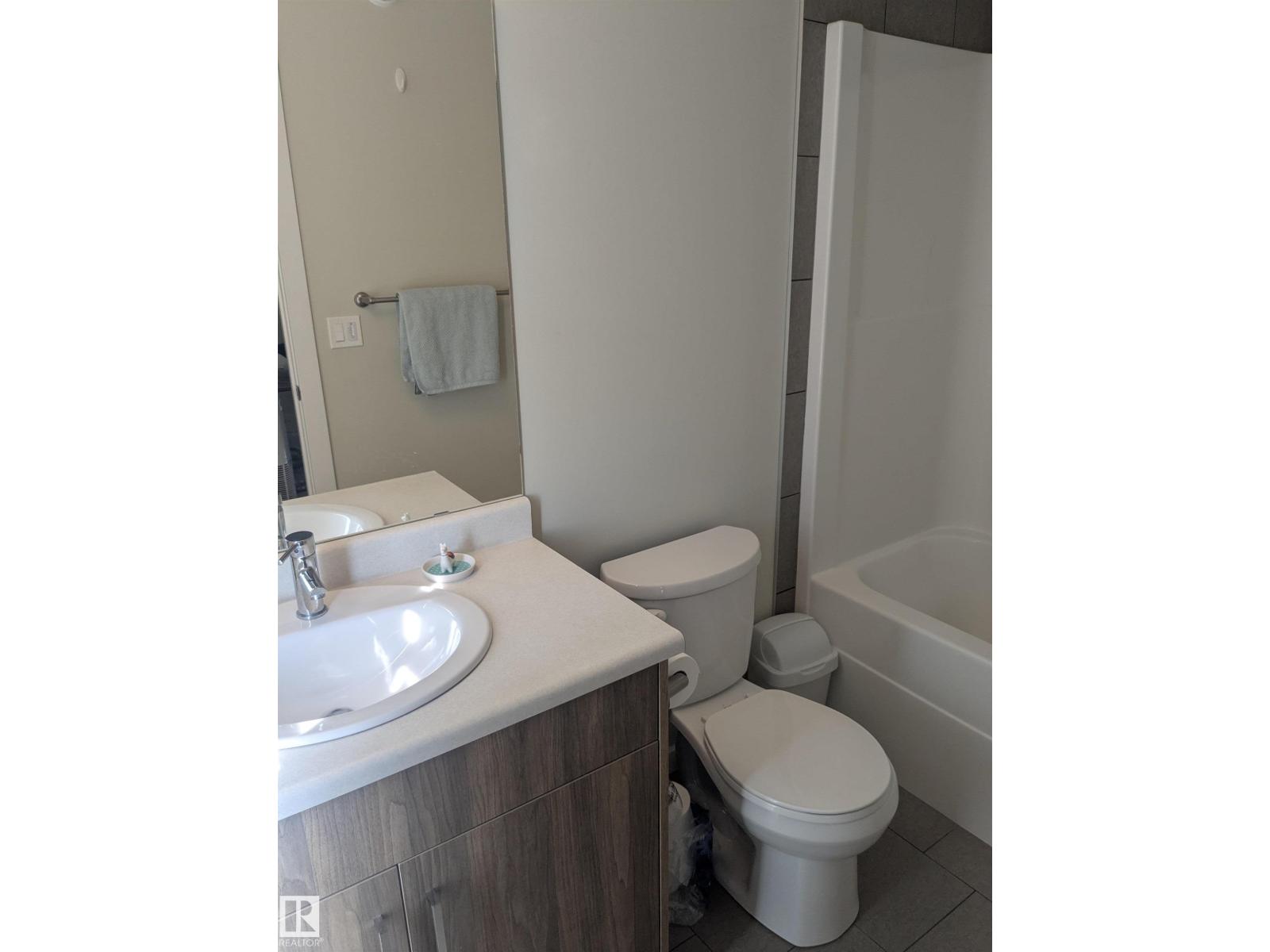 Photo 25 of 43 215 Saddleback Rd Nw, Edmonton AB