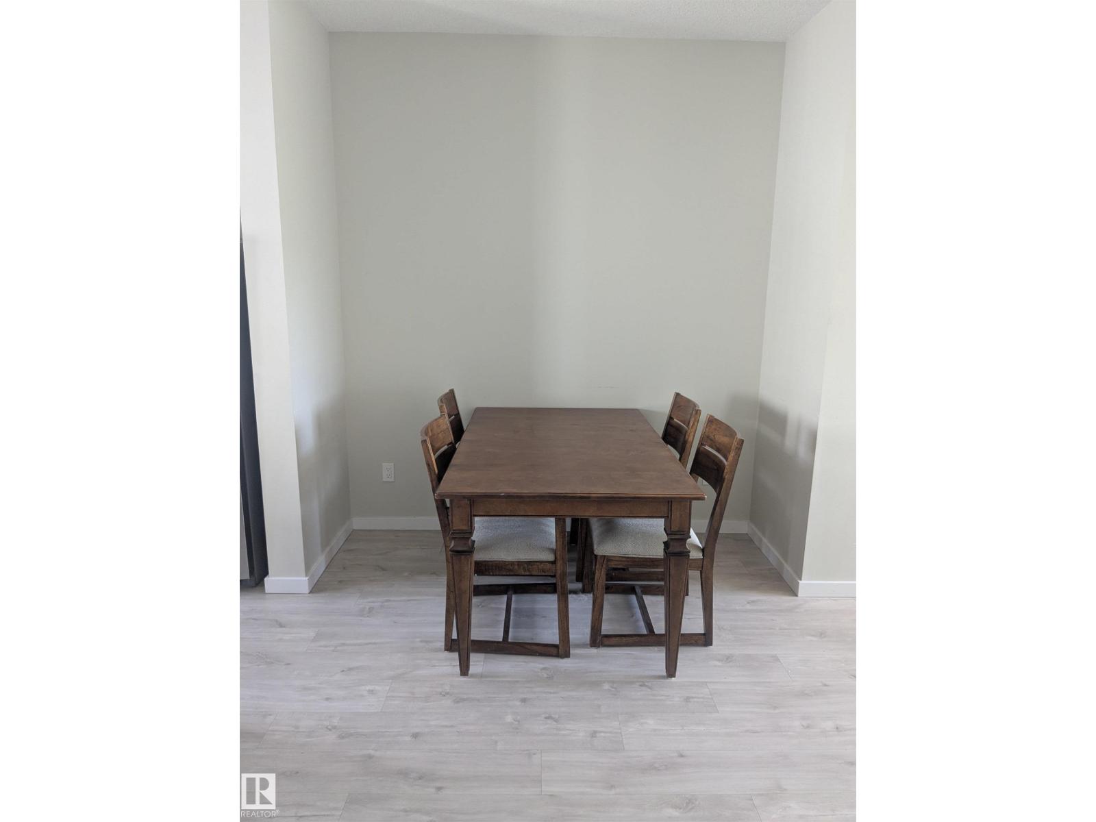 Photo 12 of 43 215 Saddleback Rd Nw, Edmonton AB
