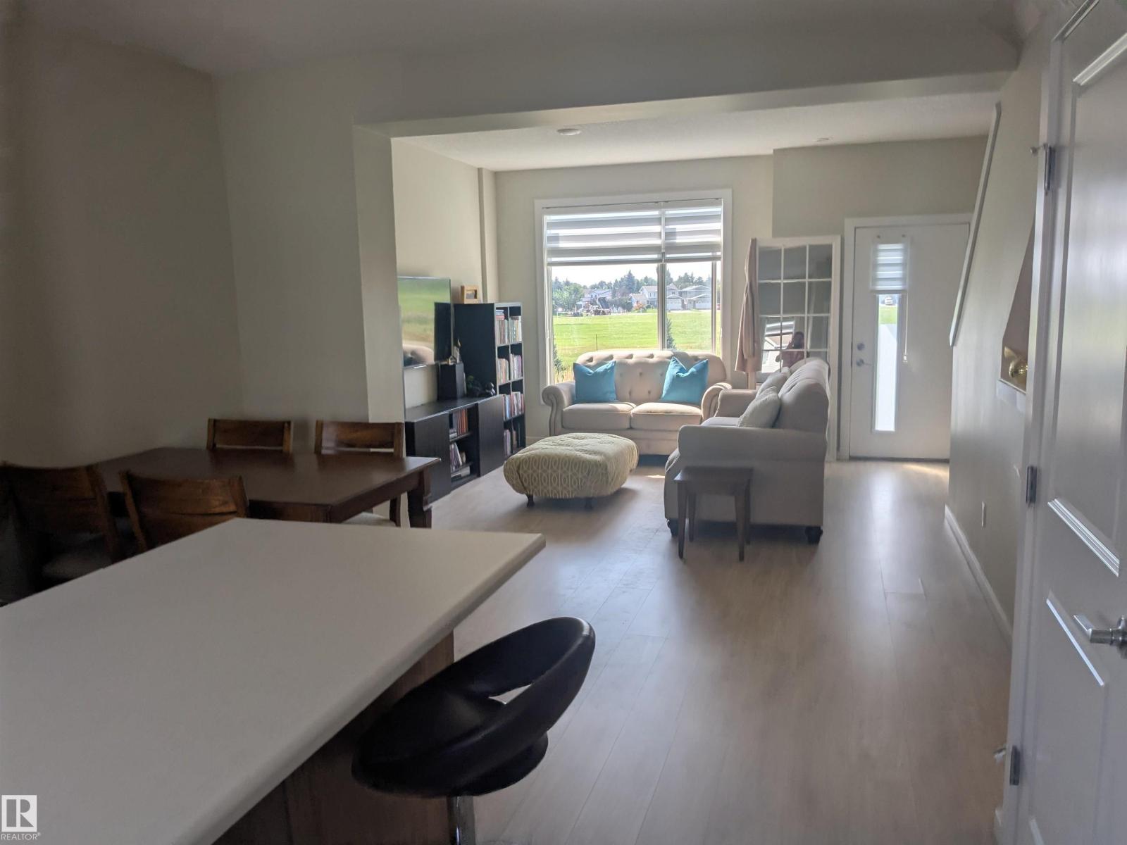 Photo 24 of 43 215 Saddleback Rd Nw, Edmonton AB