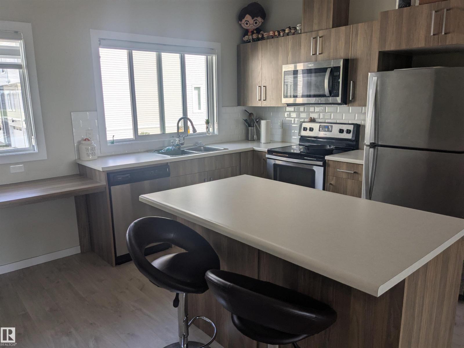 Photo 11 of 43 215 Saddleback Rd Nw, Edmonton AB