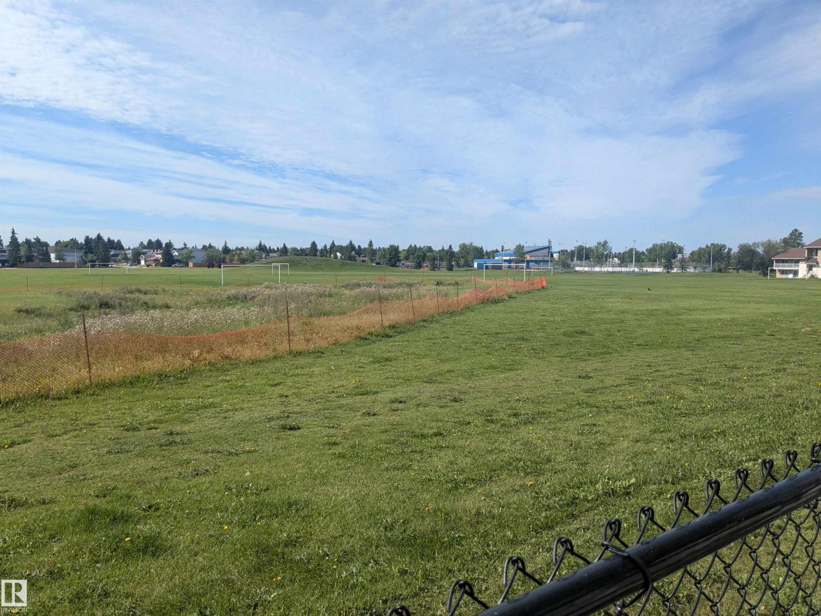 Photo 17 of 43 215 Saddleback Rd Nw, Edmonton AB