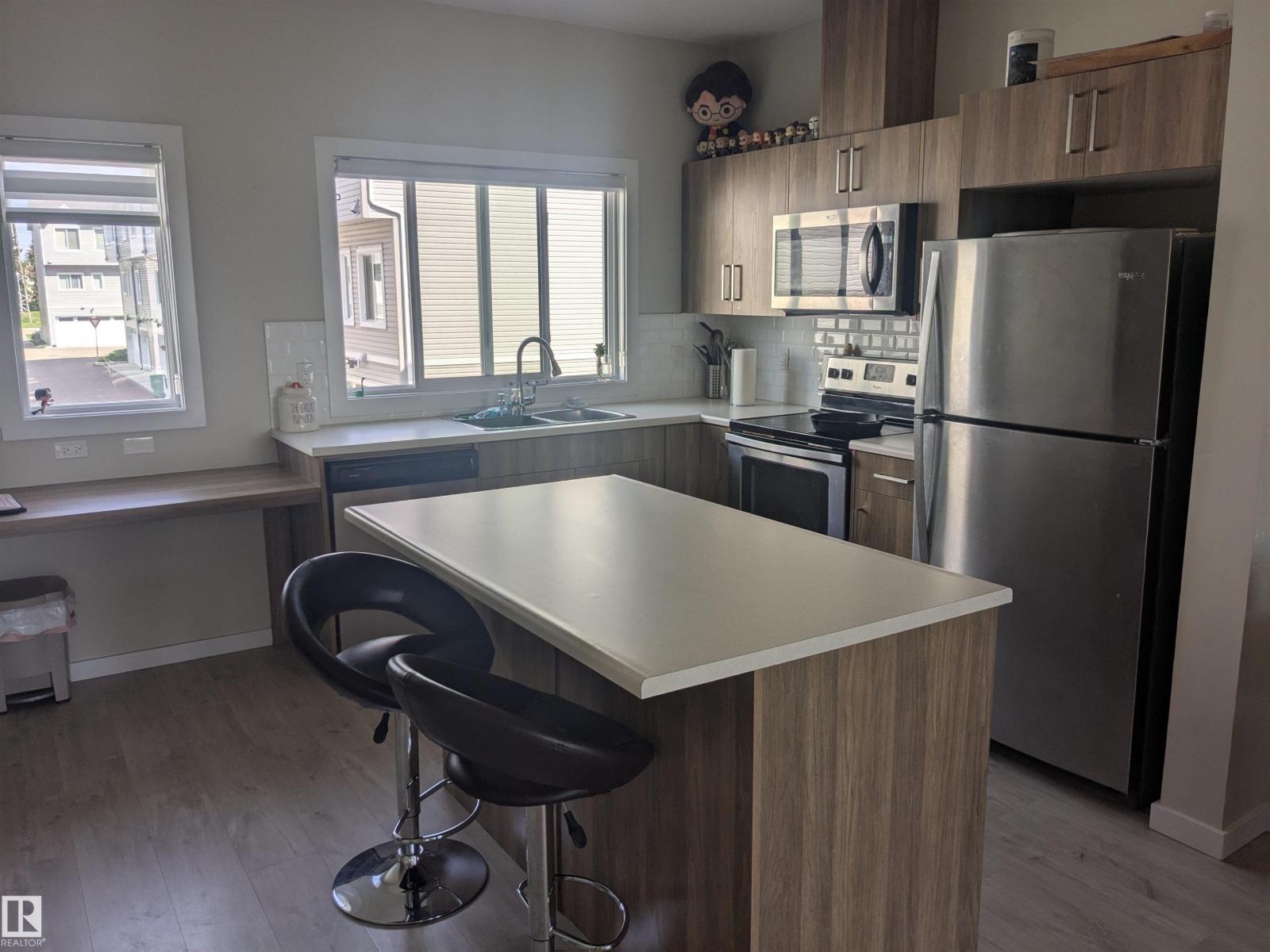 Photo 10 of 43 215 Saddleback Rd Nw, Edmonton AB