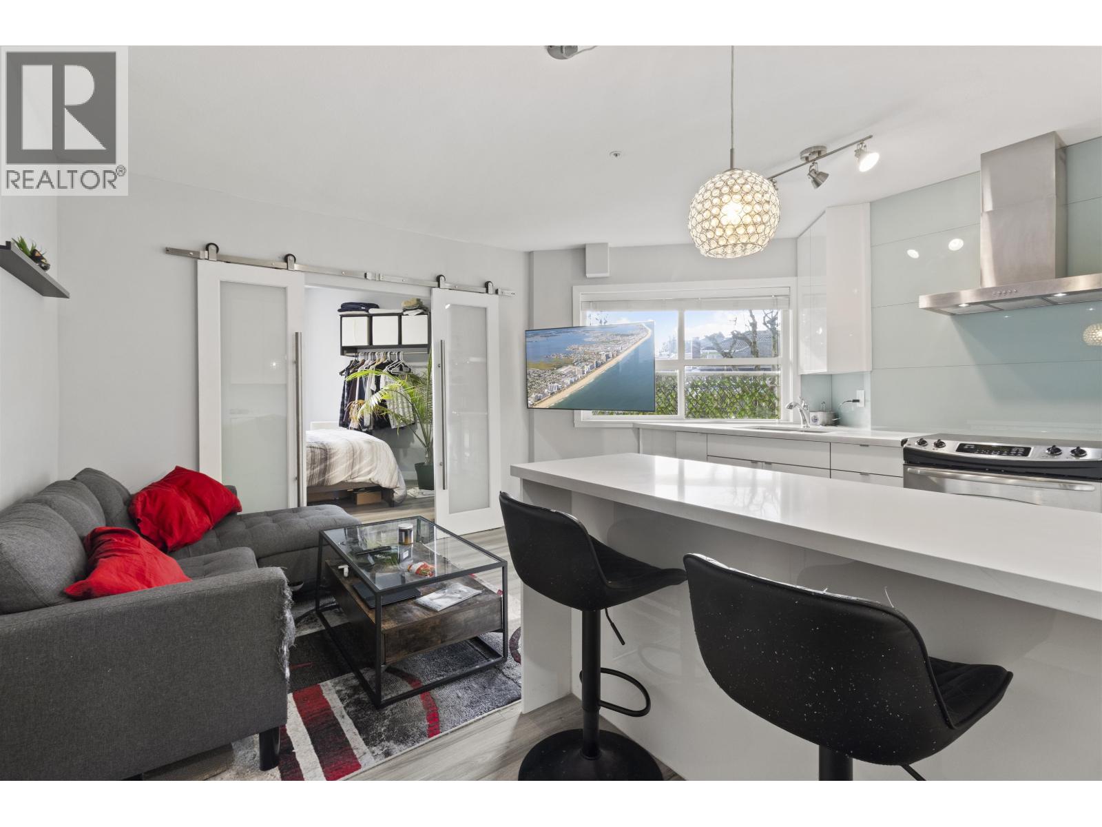 Photo 2 of 106 1988 E 37th Avenue, Vancouver BC