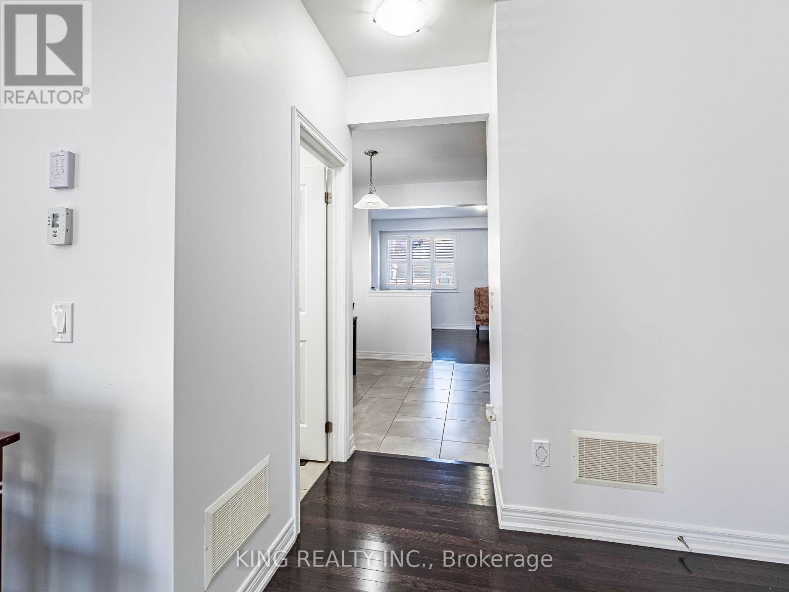 Photo 24 of 18 Ledger Point Crescent, Brampton ON