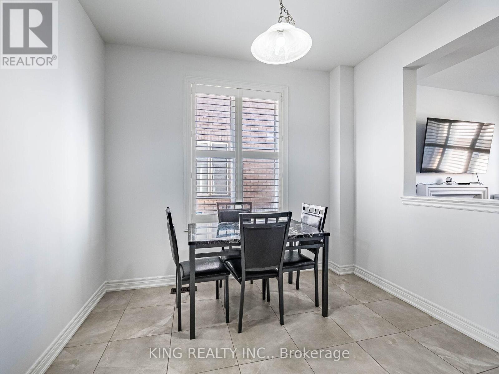 Photo 2 of 18 Ledger Point Crescent, Brampton ON