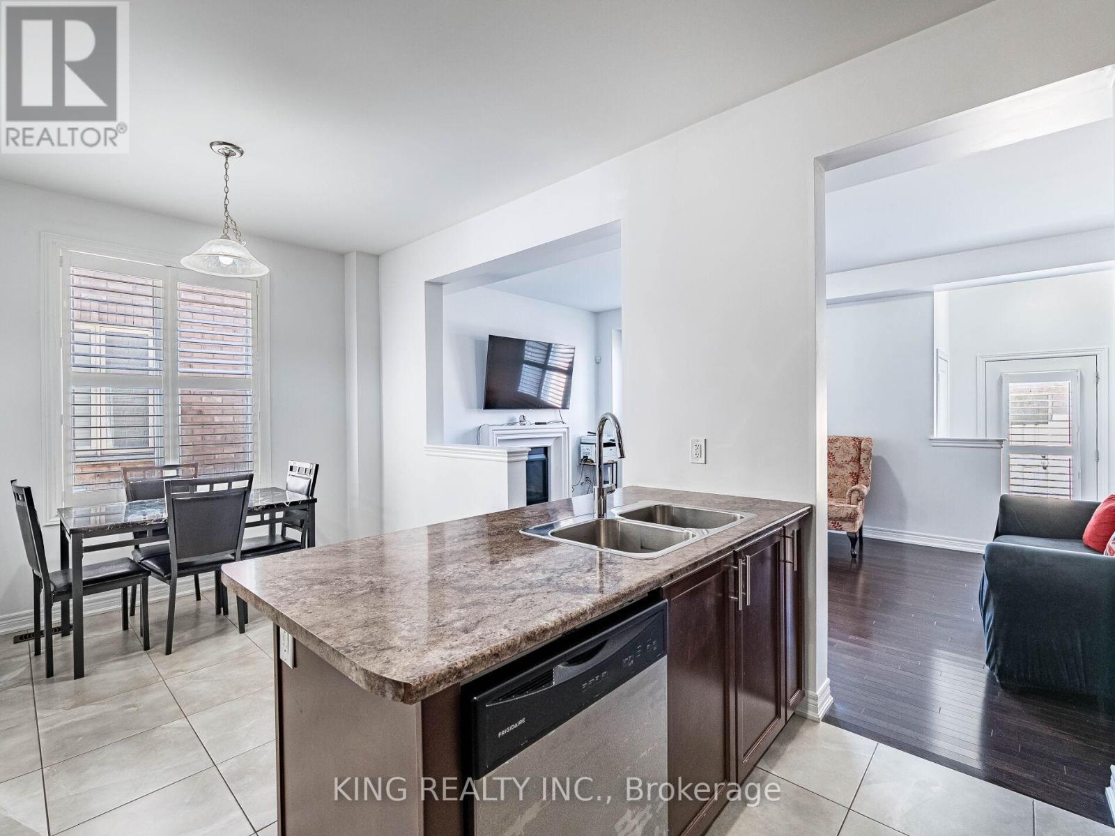 Photo 30 of 18 Ledger Point Crescent, Brampton ON