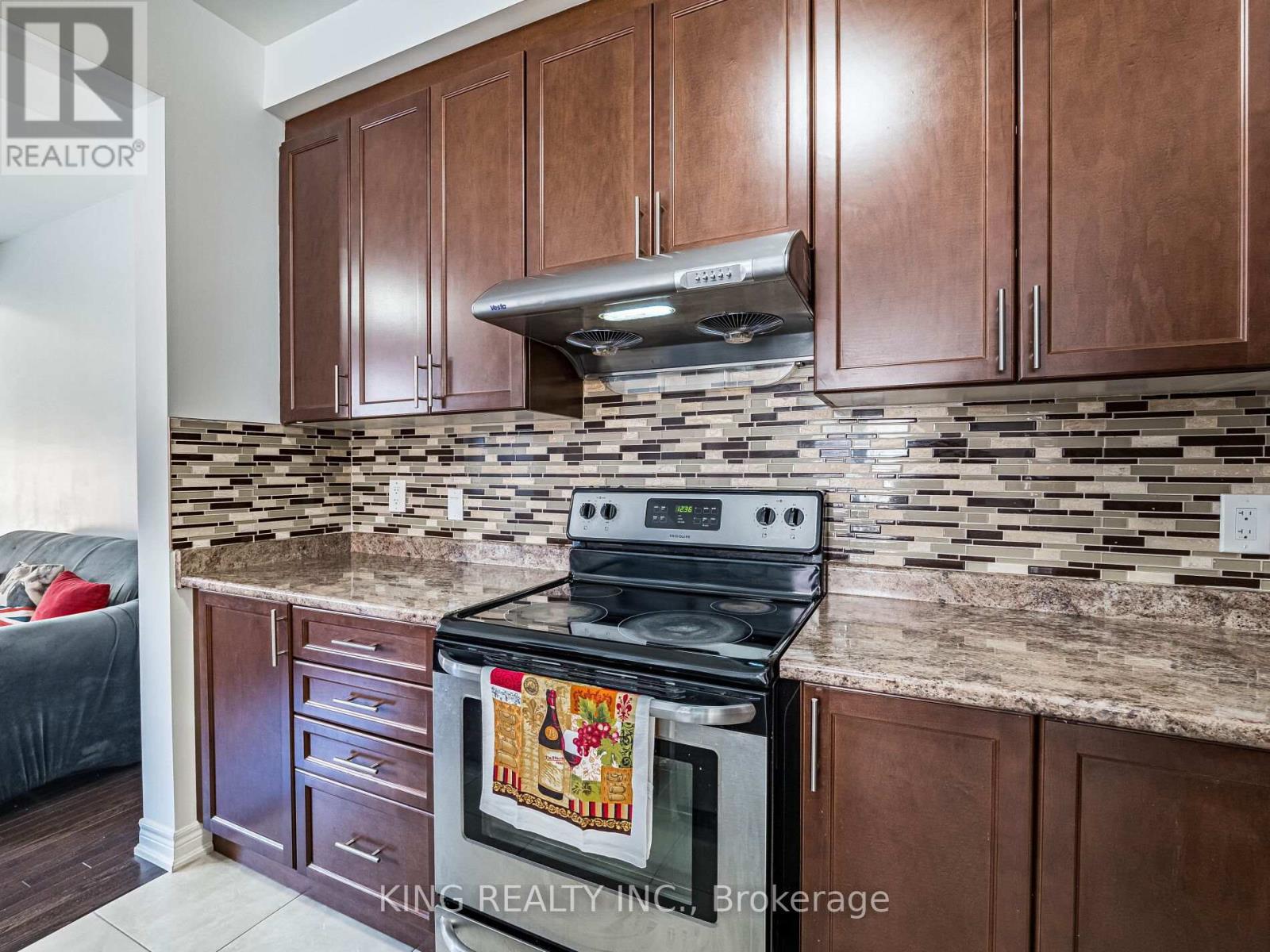 Photo 47 of 18 Ledger Point Crescent, Brampton ON