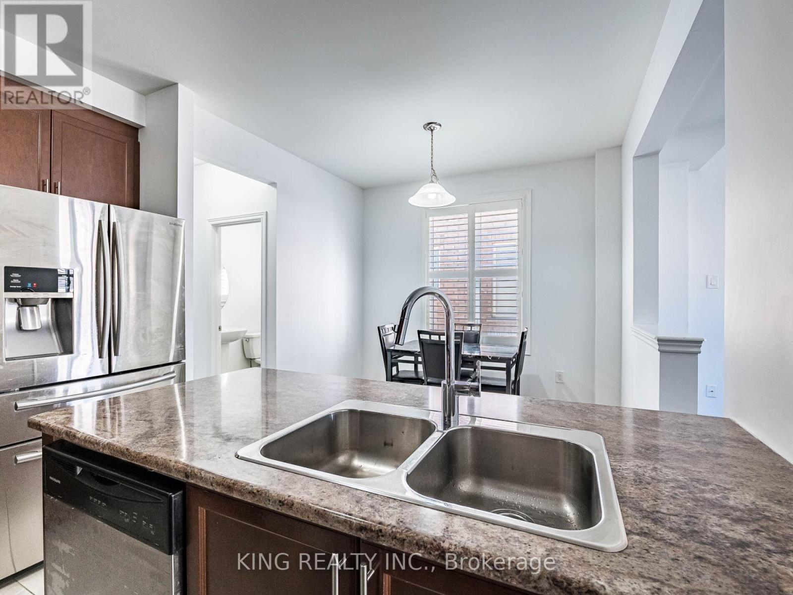 Photo 12 of 18 Ledger Point Crescent, Brampton ON