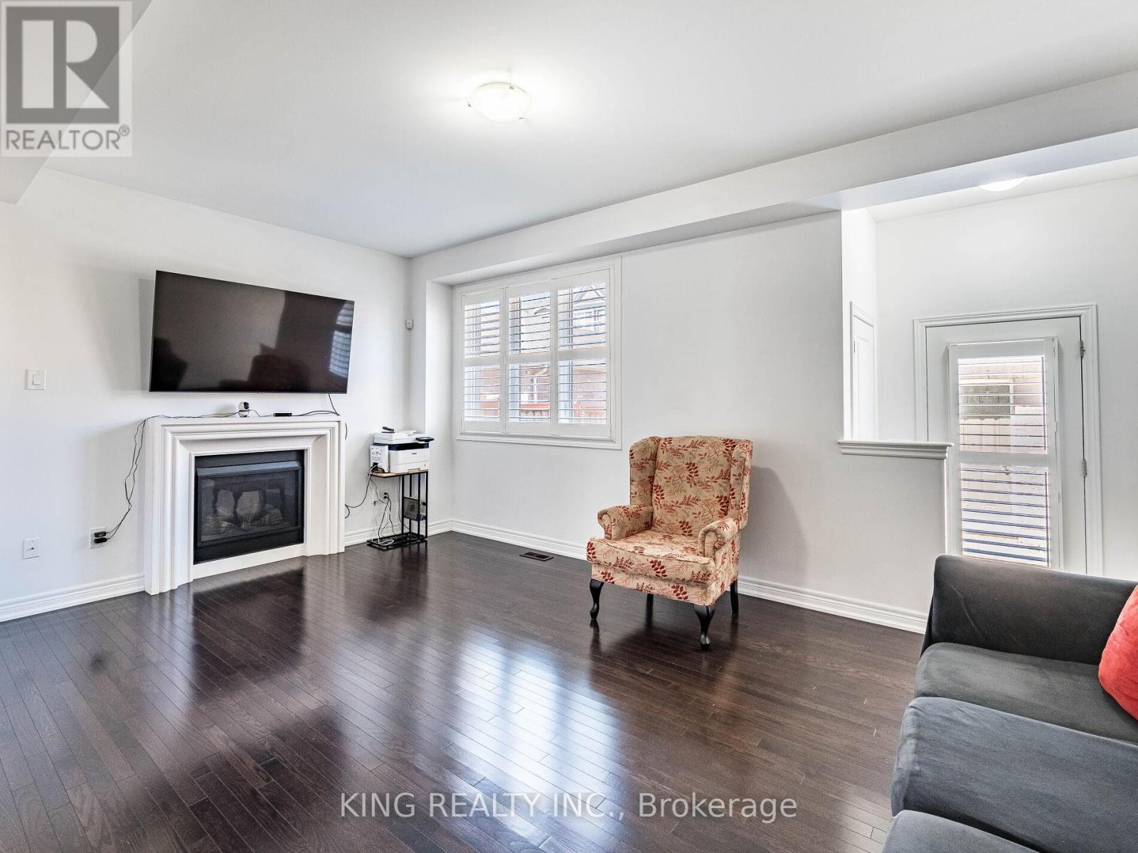Photo 17 of 18 Ledger Point Crescent, Brampton ON