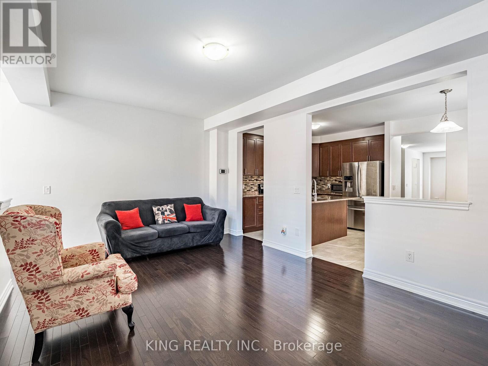 Photo 5 of 18 Ledger Point Crescent, Brampton ON