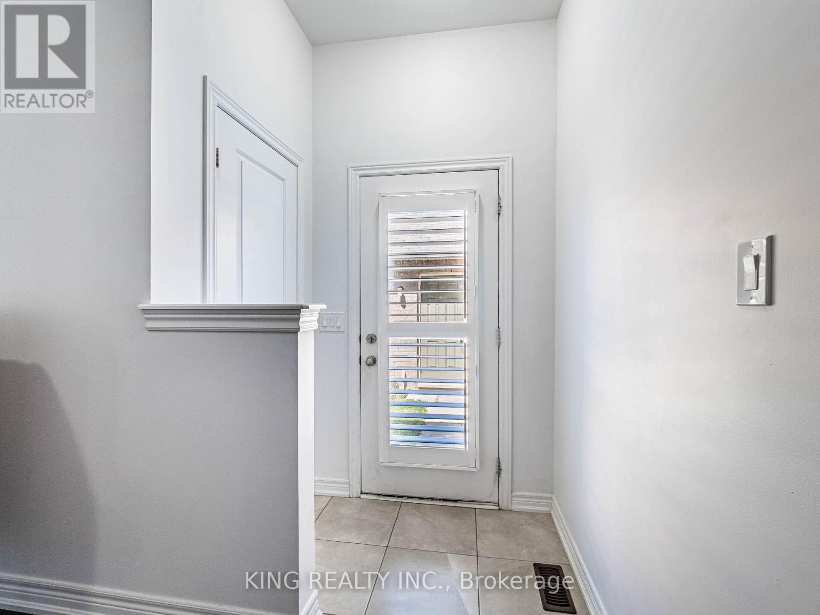 Photo 21 of 18 Ledger Point Crescent, Brampton ON