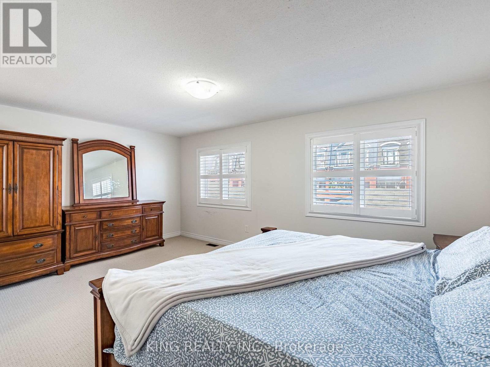 Photo 9 of 18 Ledger Point Crescent, Brampton ON