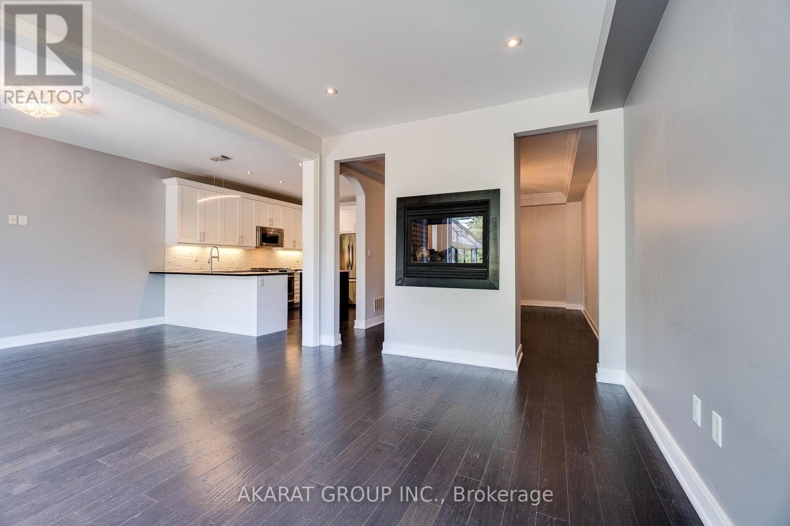 Photo 3 of 2449 Village Common, Oakville ON