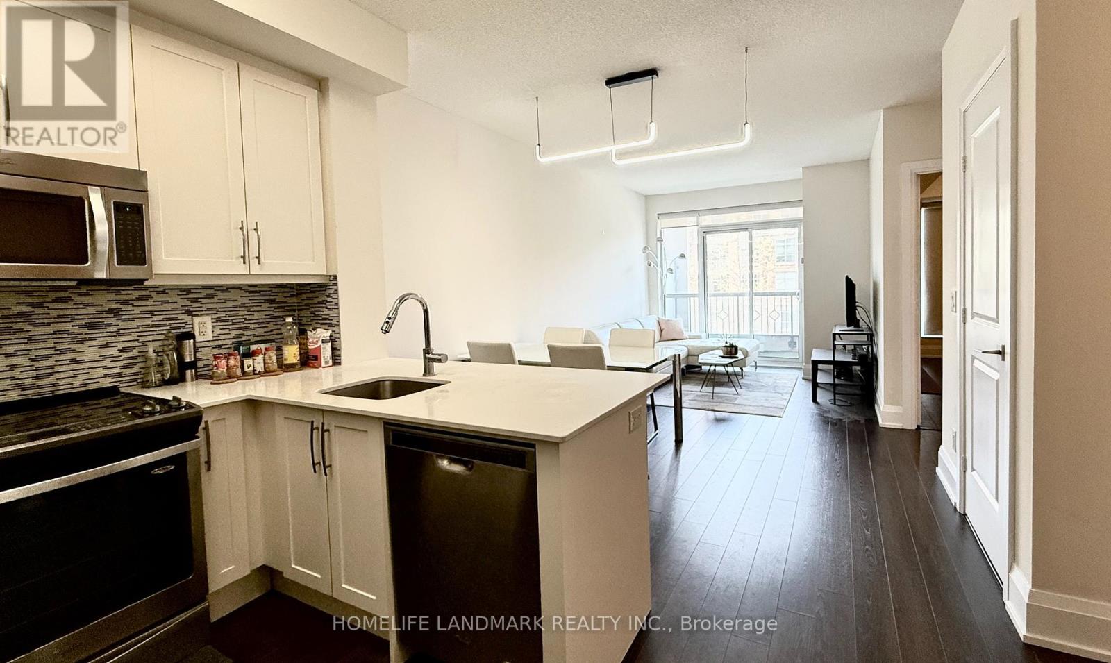 Photo 11 of 315 2 Old Mill Drive, Toronto ON