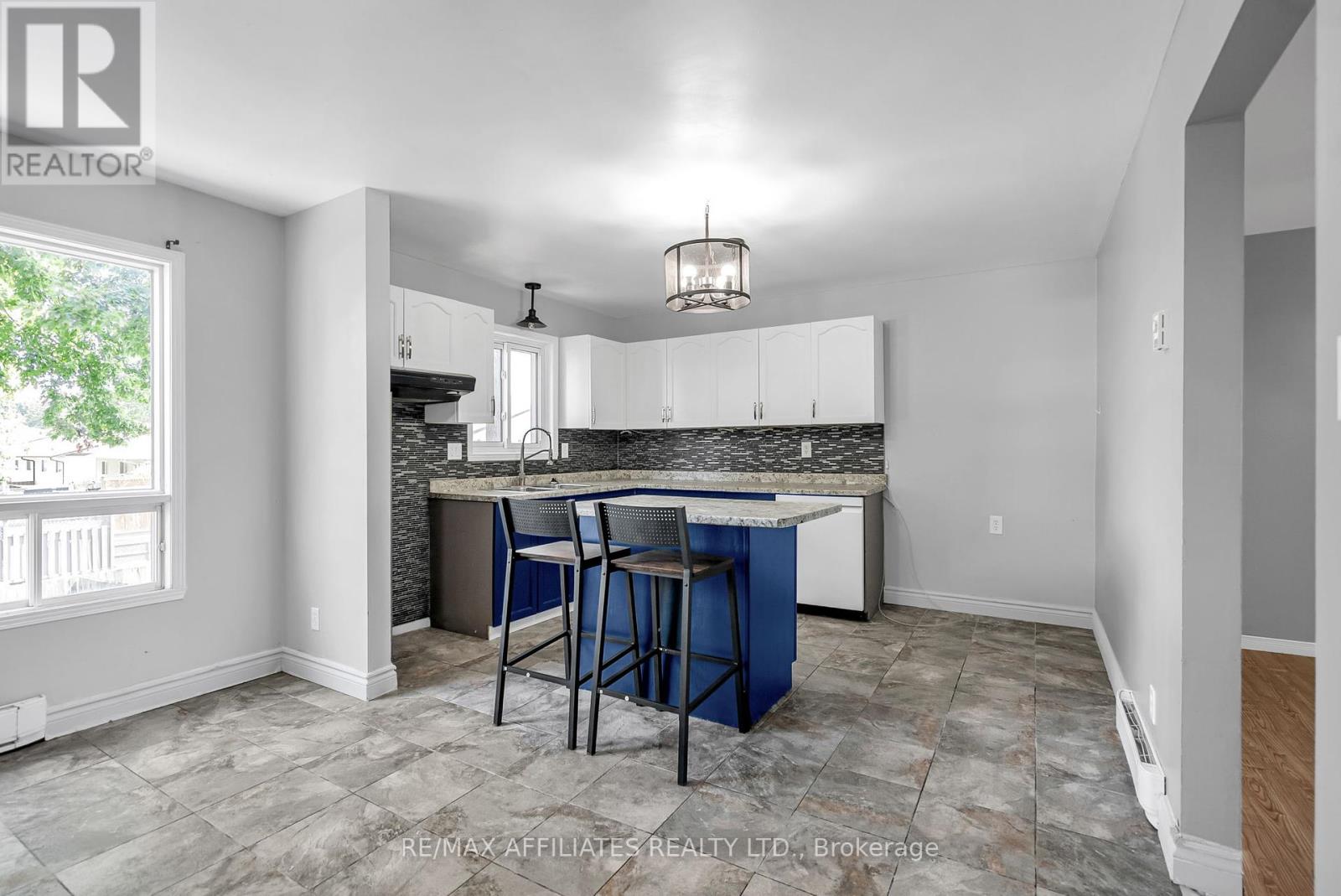 Photo 2 of 1711 Donald Avenue, Cornwall ON