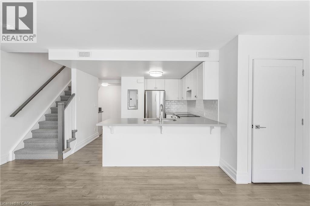 Photo 11 of 760 Lakeshore Road E Unit 206, Mississauga ON