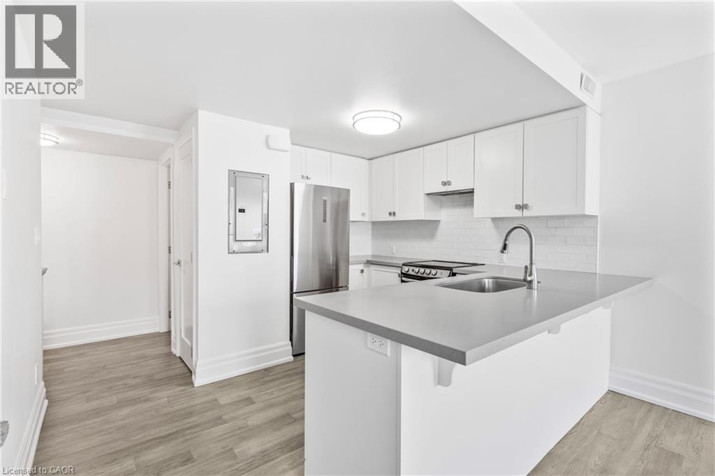 Photo 6 of 760 Lakeshore Road E Unit 206, Mississauga ON
