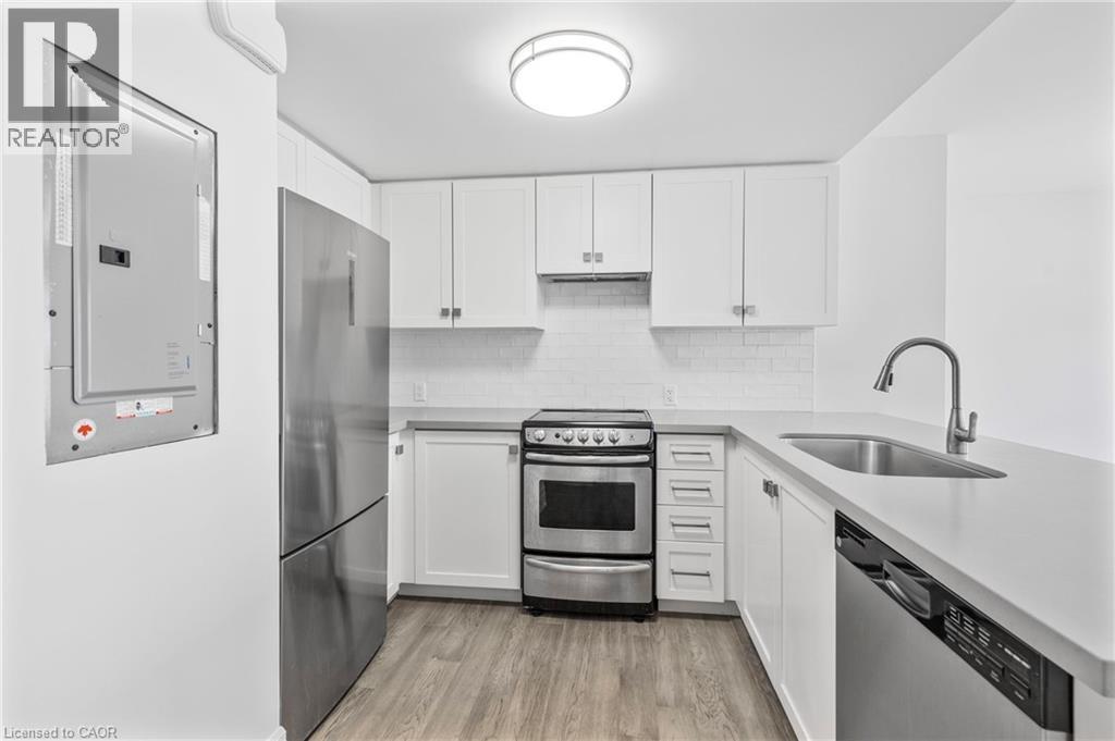 Photo 12 of 760 Lakeshore Road E Unit 206, Mississauga ON