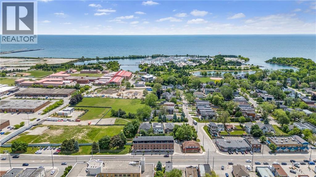 Photo 3 of 760 Lakeshore Road E Unit 206, Mississauga ON