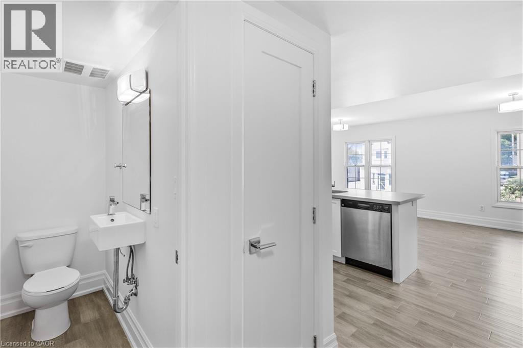 Photo 5 of 760 Lakeshore Road E Unit 206, Mississauga ON