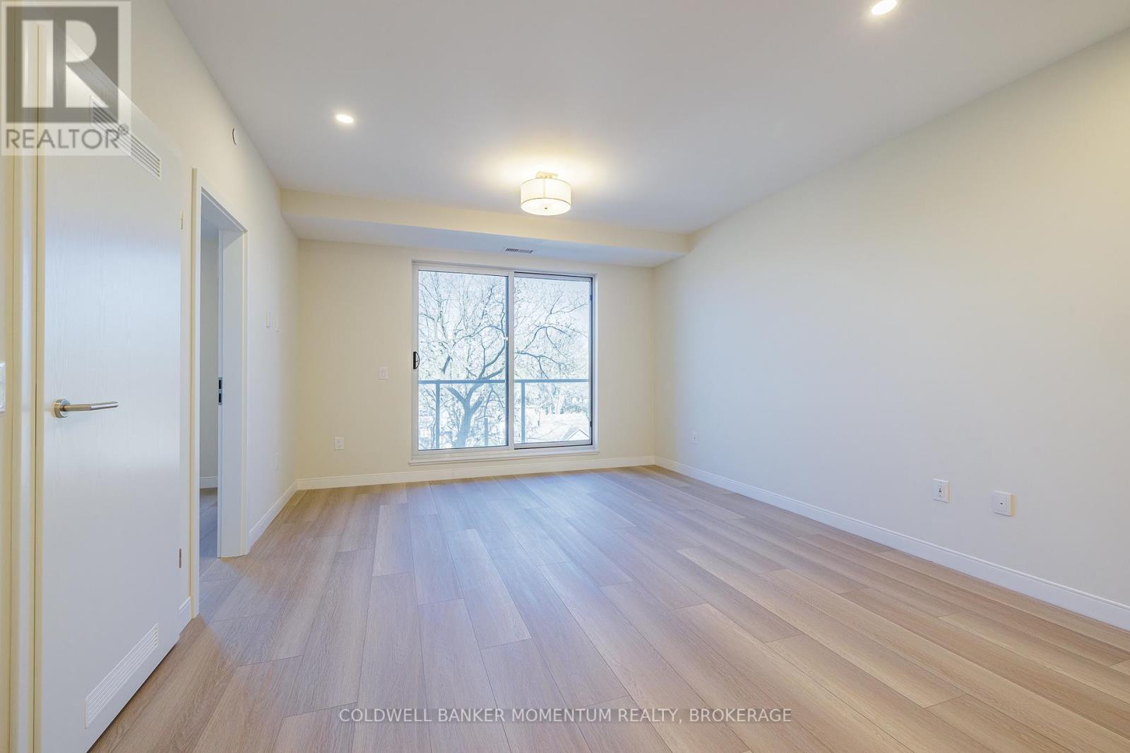 Photo 2 of 403 118 West Street, Port Colborne ON