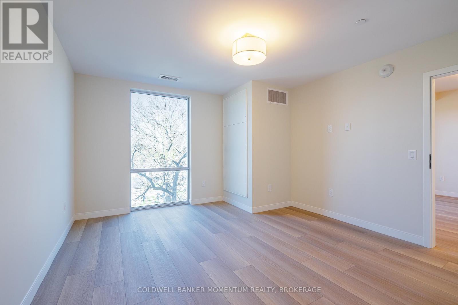Photo 34 of 403 118 West Street, Port Colborne ON