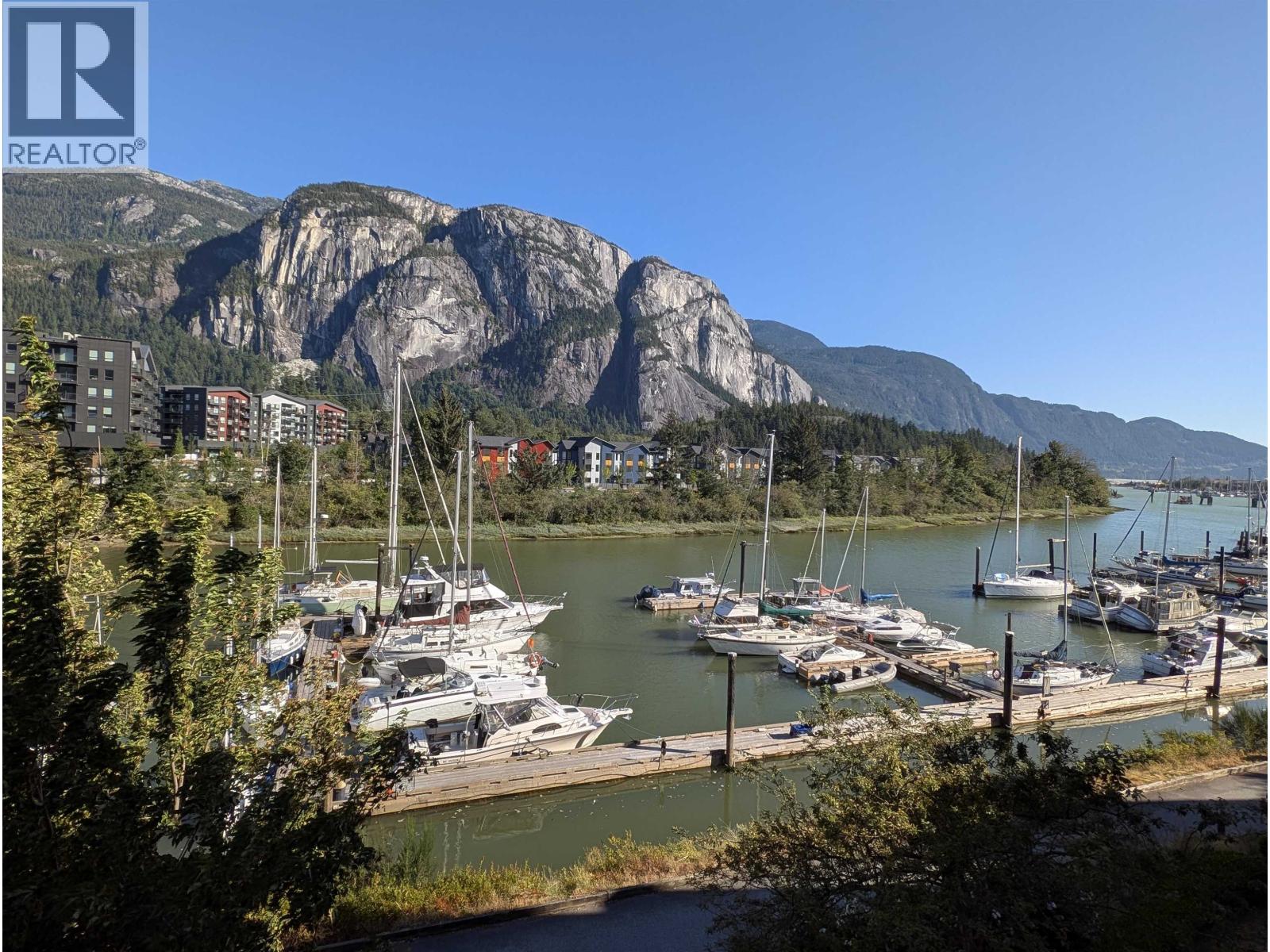 Photo 9 of 301 1468 Pemberton Avenue, Squamish BC