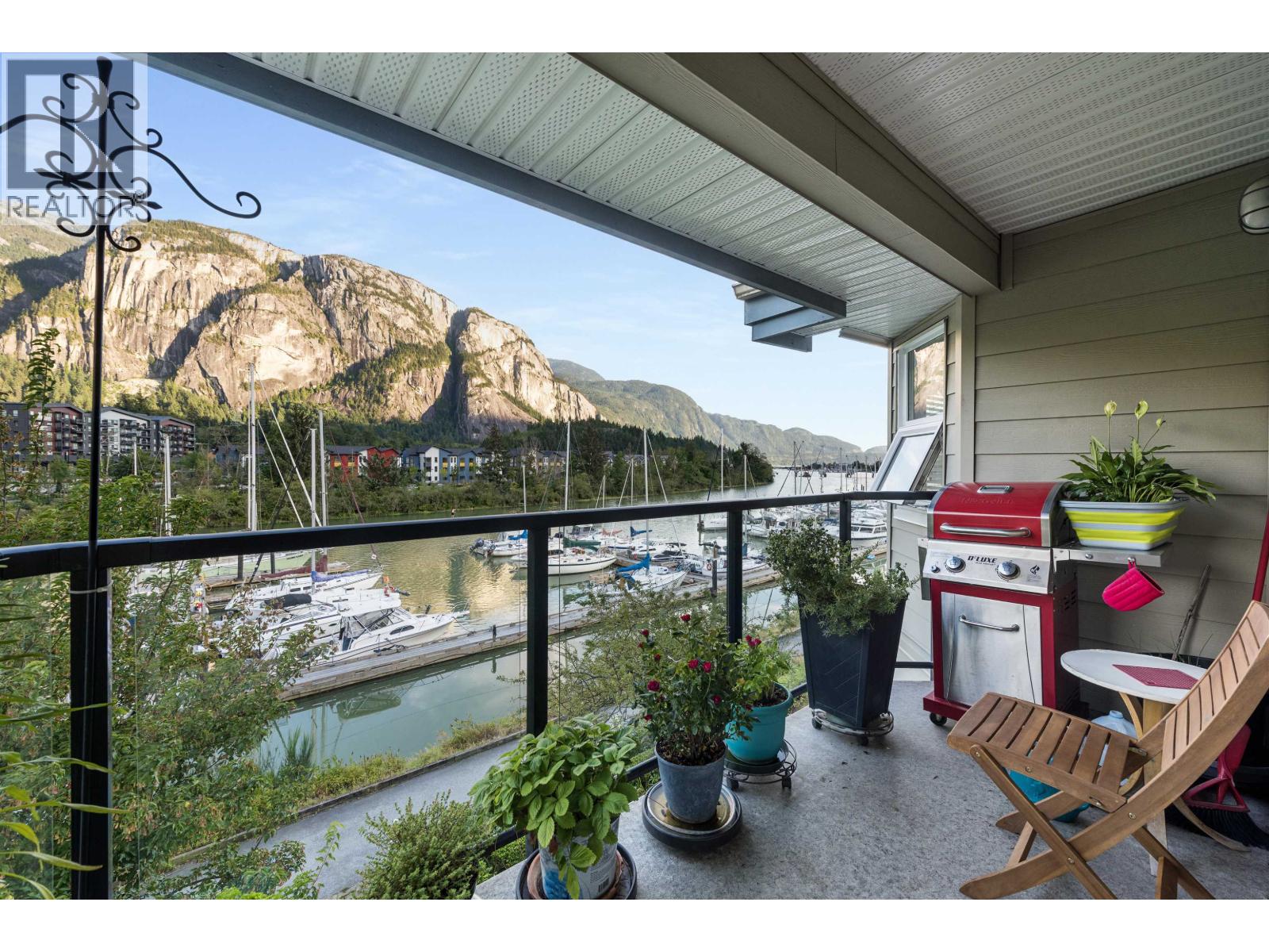Photo 6 of 301 1468 Pemberton Avenue, Squamish BC