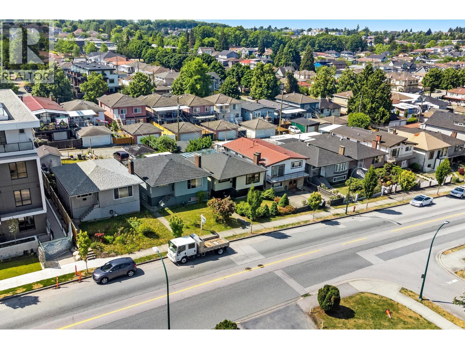 Photo 3 of 2380 E 33rd Avenue, Vancouver BC