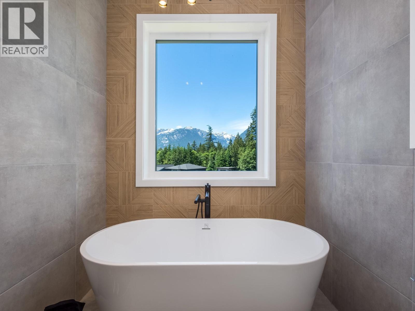 Photo 11 of 9 3385 Mamquam Road, Squamish BC