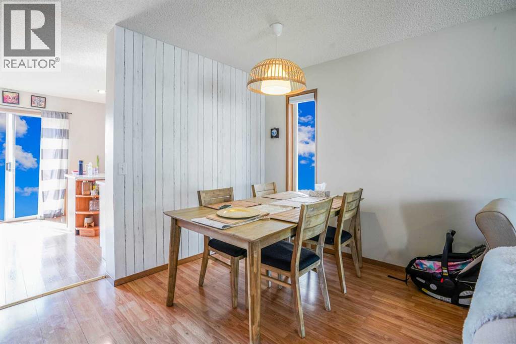 Single Family House for Sale in  Rivercrest Close SE Riverbend Calgary 