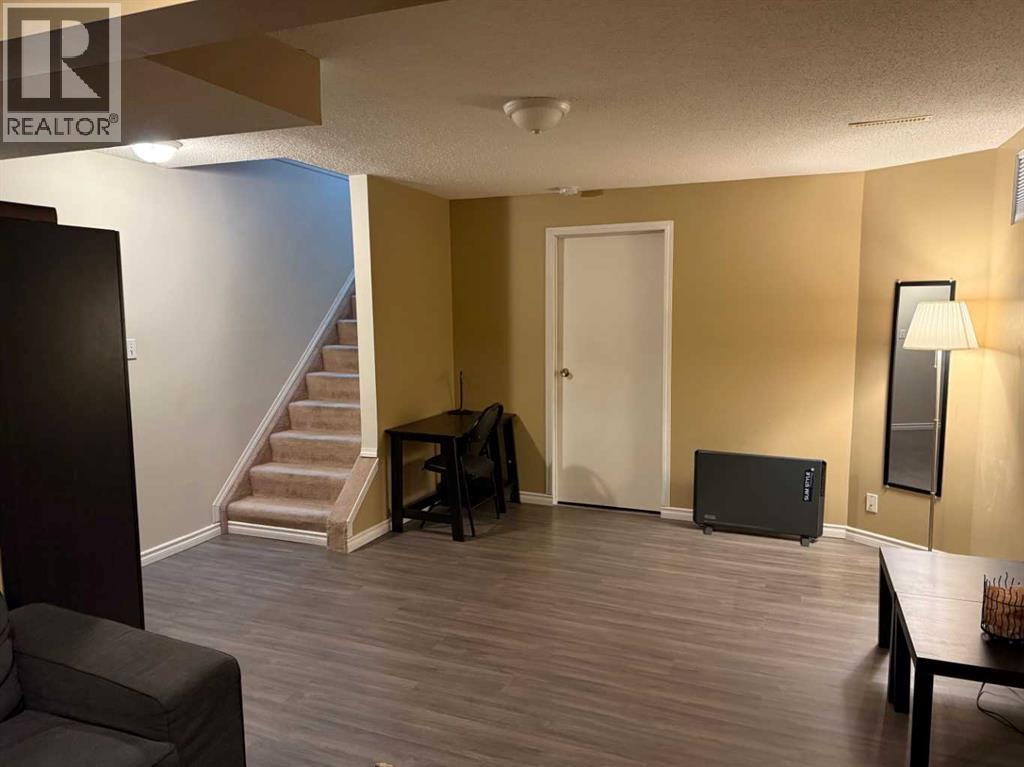 Single Family House for Sale in  Rivercrest Close SE Riverbend Calgary 