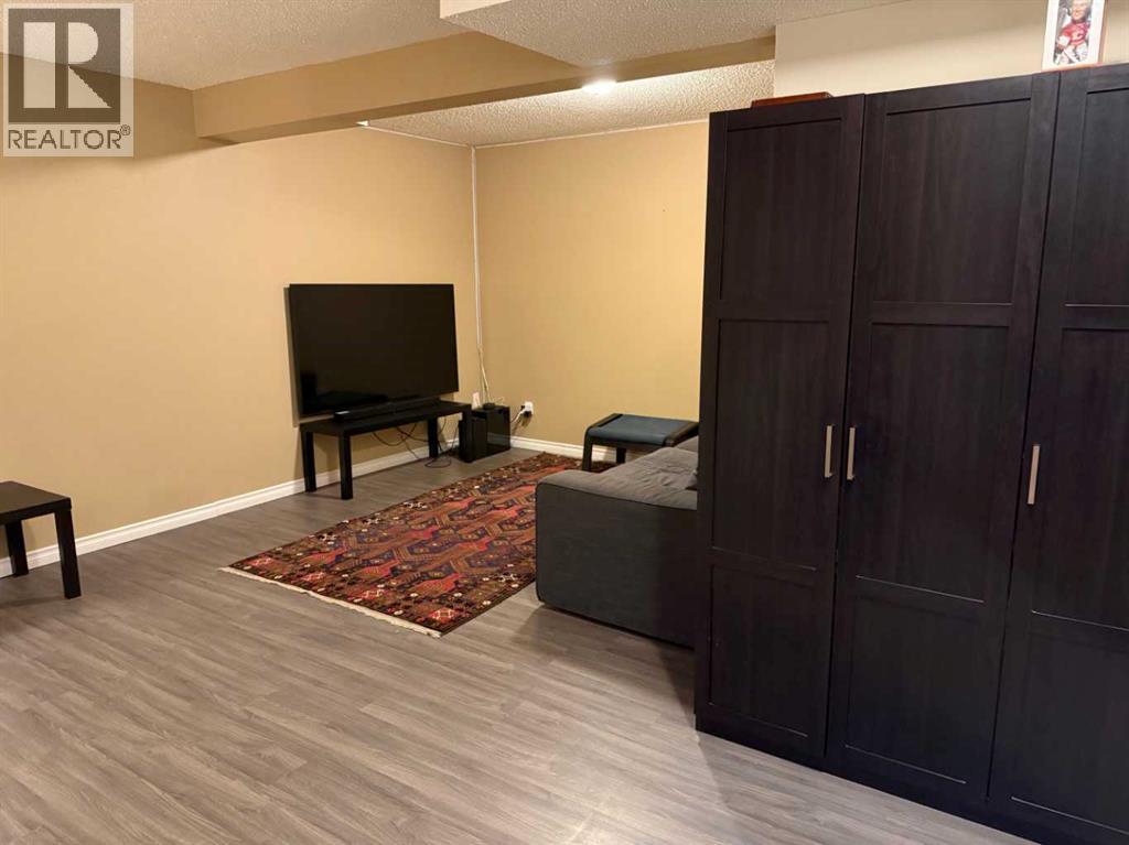 Single Family House for Sale in  Rivercrest Close SE Riverbend Calgary 