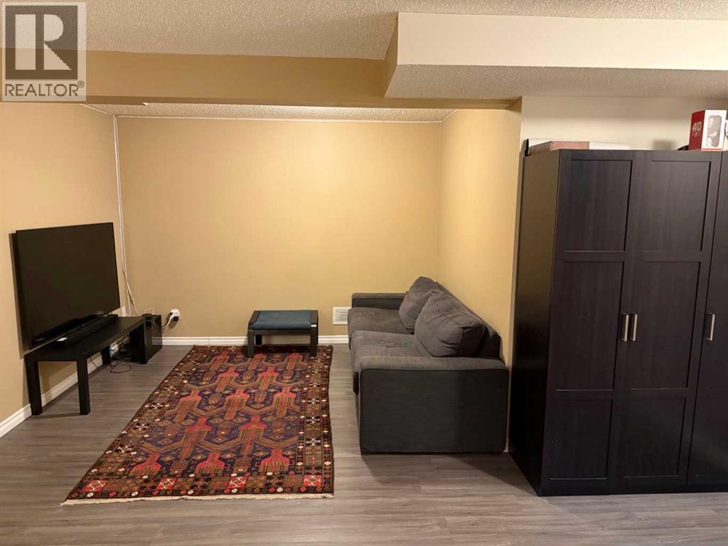 Single Family House for Sale in  Rivercrest Close SE Riverbend Calgary 