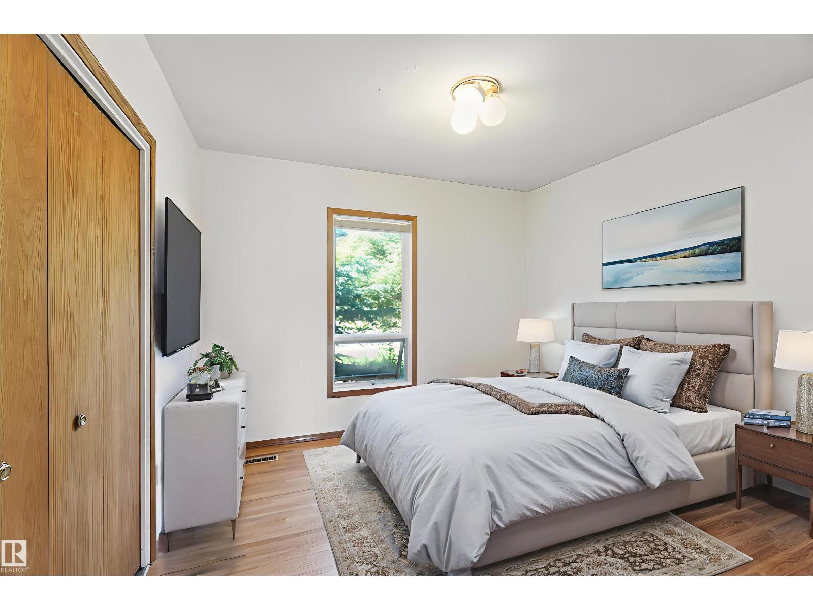 Photo 15 of 10951 118 St Nw, Edmonton AB