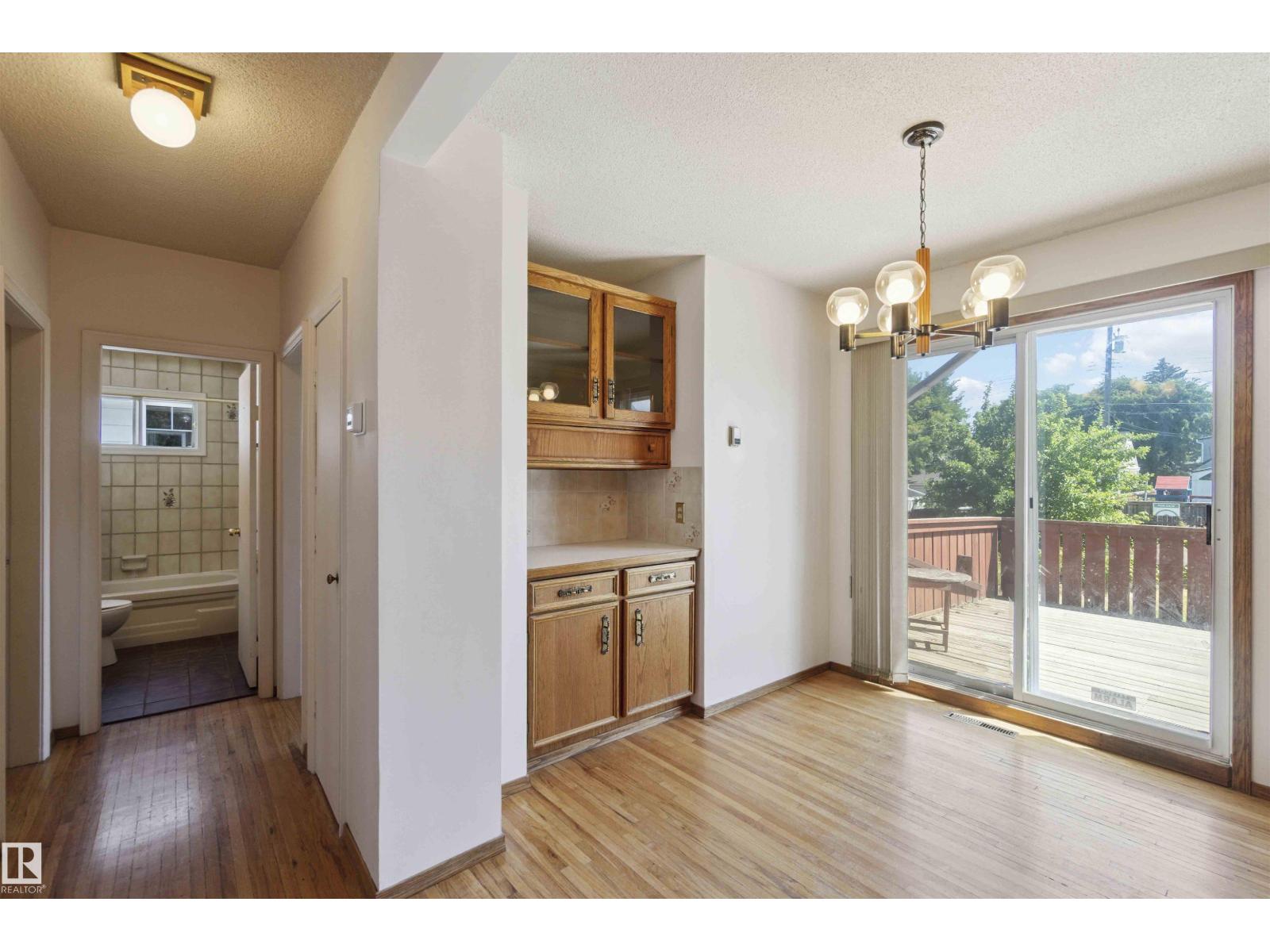Photo 16 of 10951 118 St Nw, Edmonton AB