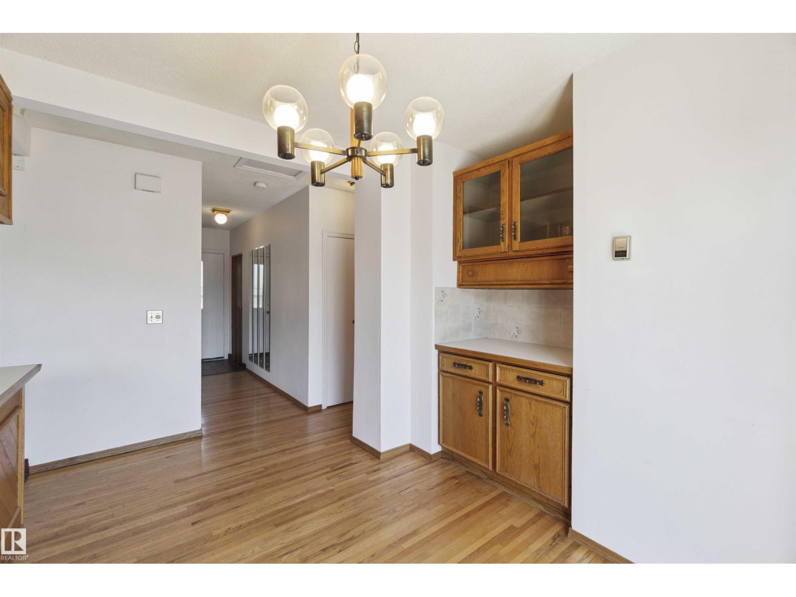 Photo 4 of 10951 118 St Nw, Edmonton AB