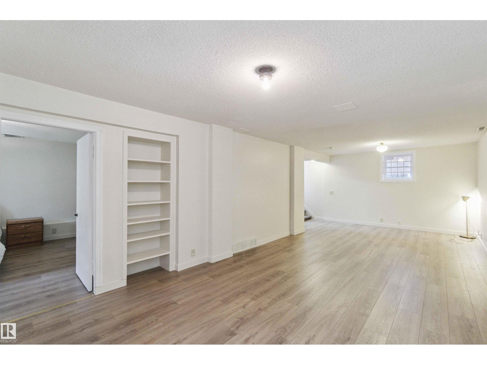 Photo 25 of 10951 118 St Nw, Edmonton AB