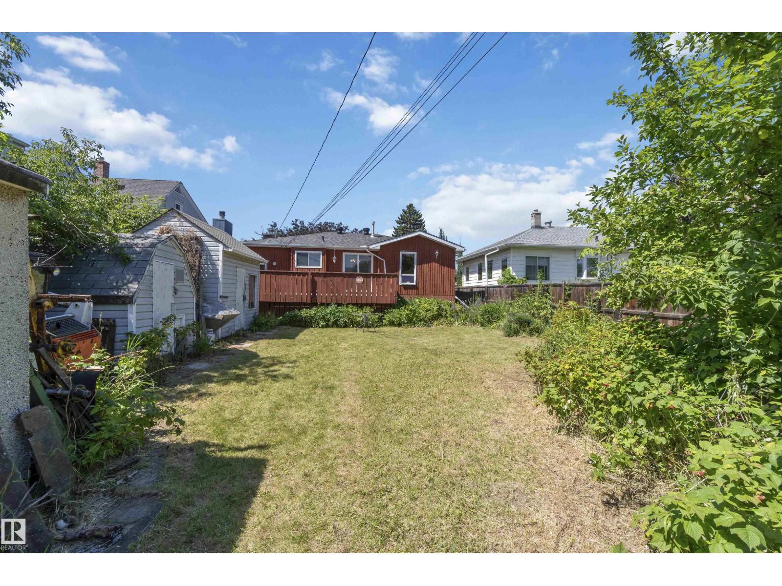 Photo 10 of 10951 118 St Nw, Edmonton AB