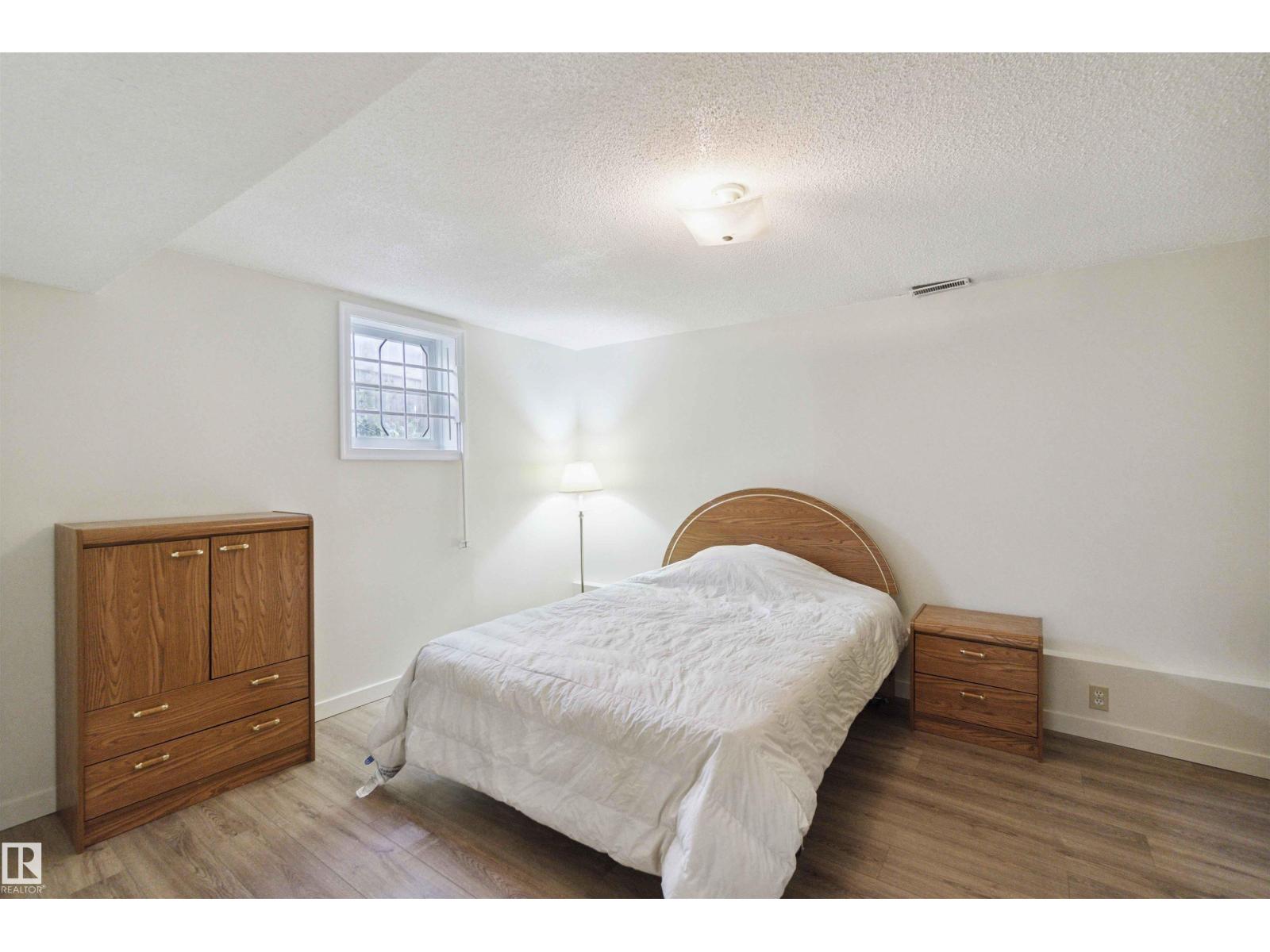 Photo 3 of 10951 118 St Nw, Edmonton AB