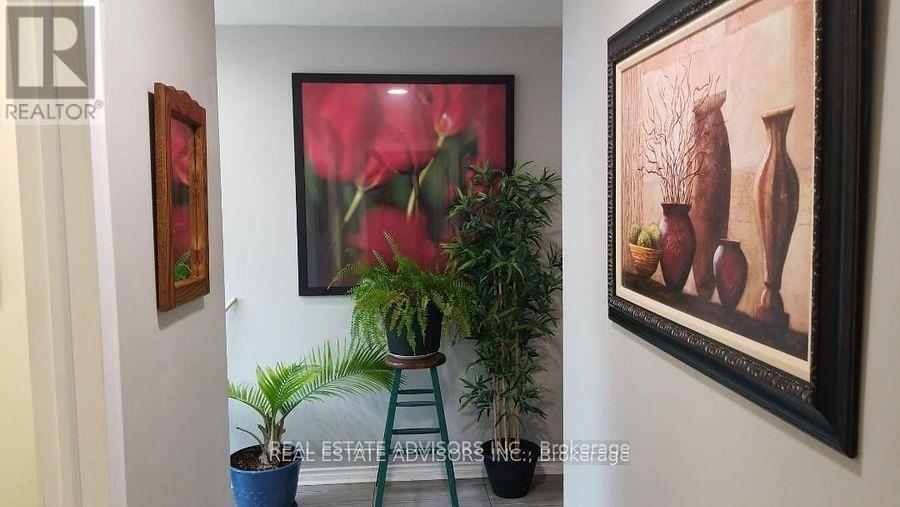 Photo 9 of 2361 Lakeshore Road W, Oakville ON