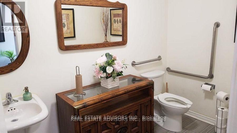 Photo 8 of 2361 Lakeshore Road W, Oakville ON